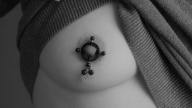 Nipple piercing in Delhi – safe and private